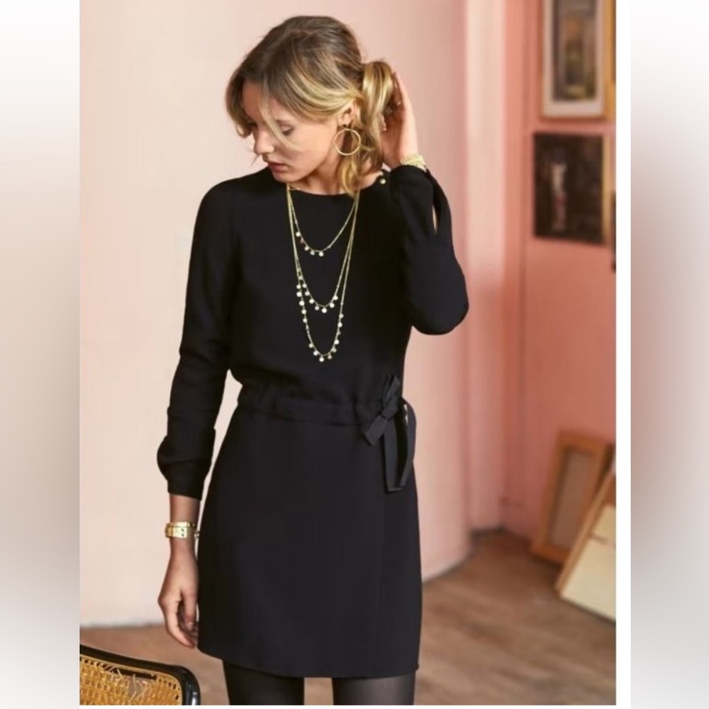 Elegant Black Long-Sleeve Tie-Waist Dress